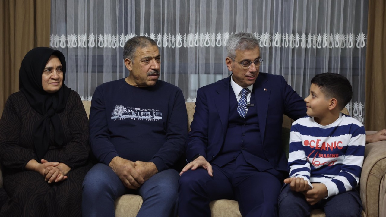 Sağlık Bakanı Memişoğlu’ndan Deprem Şehidi Doktor Latife Gümüş’ün Ailesine Ziyaret