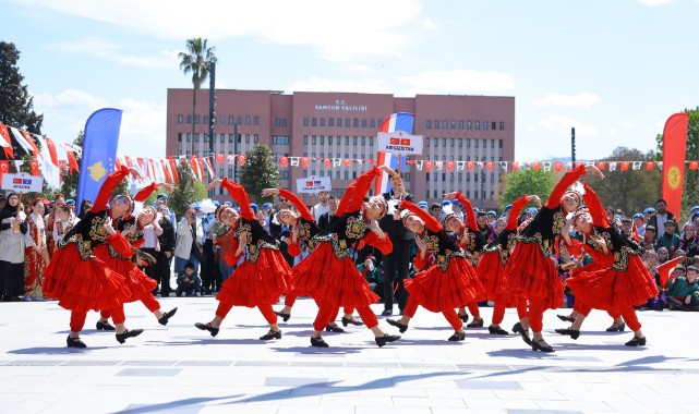2. Samsun Türk Dünyası Çocuk Festivali Kortejle Başladı