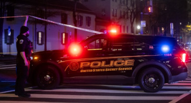 ABD’de Beyaz Saray Muhabirleri Derneği Yemeğinde Silahlı Saldırı: Şüpheli Kimliği Açıklandı