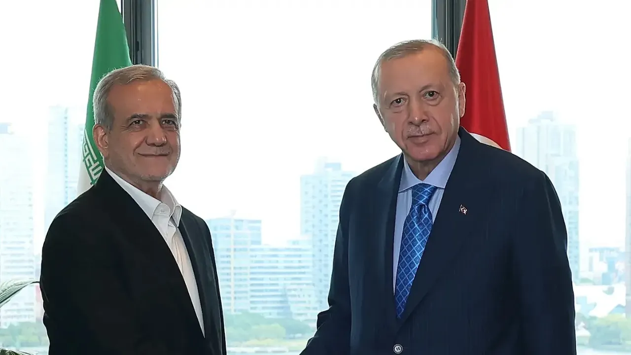 Cumhurbaşkanı Erdoğan, İran Cumhurbaşkanı Pezeşkiyan ile Ateşkes ve Bölgesel Güvenliği Görüştü