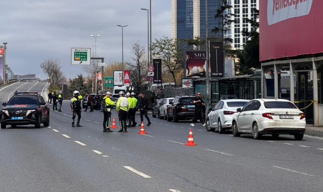 İstanbul’da Polislerle Silahlı Çatışmaya Giren 3 Terörist Etkisiz Hale Getirildi