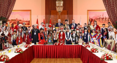 TBMM Başkanı Kurtulmuş, Dünya Çocuklarını Meclis’te Ağırladı