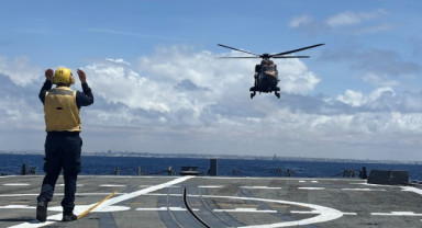 Türk Helikopterlerinden Hint Okyanusu’nda Gemilere İniş-Kalkış Eğitimi