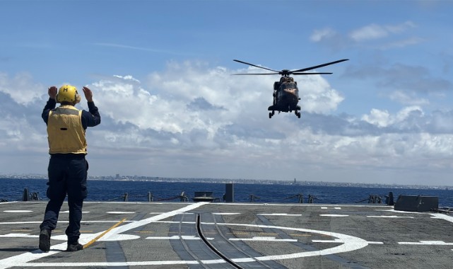 Türk Helikopterlerinden Hint Okyanusu’nda Gemilere İniş-Kalkış Eğitimi