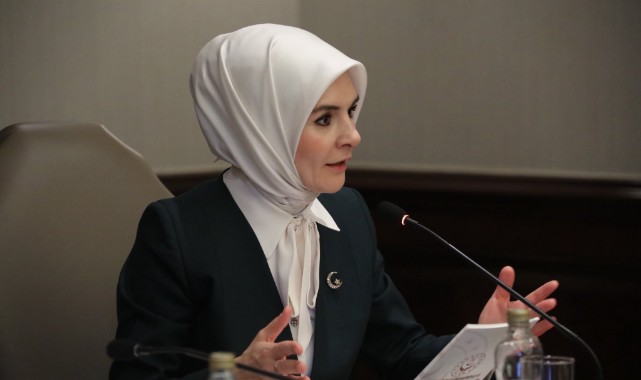 Bakan Göktaş: Annelik, Reklam Diline İndirgenerek Değersizleştirilecek Bir Kavram Değildir