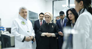 Emine Erdoğan, Kazakistan’da Sıfır Atık Eğitim Laboratuvarı’nın Açılışını Yaptı