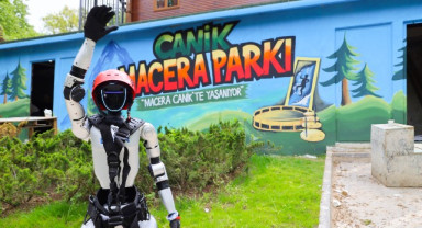 Türkiye'nin Nüfusa Kayıtlı İlk İnsansı Robotu Canik Macera Parkı'nda