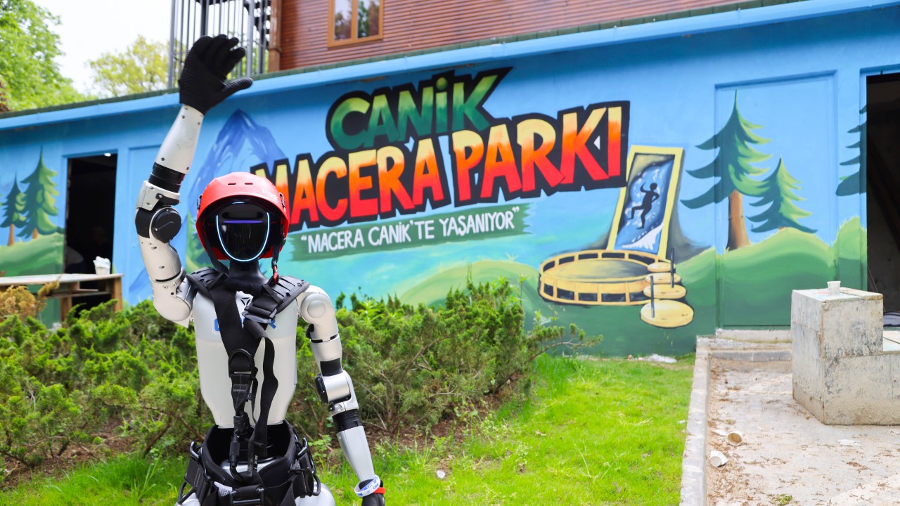 Türkiye'nin Nüfusa Kayıtlı İlk İnsansı Robotu Canik Macera Parkı'nda