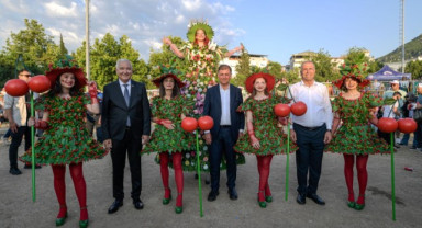 Başkan Tugay Kemalpaşa’da Vatandaşlarla Buluştu, Altın Kiraz Festivali’ne Katıldı