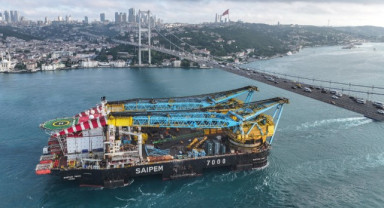 Dev Vinç Gemisi Saipem 7000 İstanbul Boğazı'ndan Geçiyor