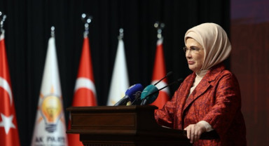 Emine Erdoğan'dan Deprem Bölgesindeki Gençlere Tebrik Mesajı