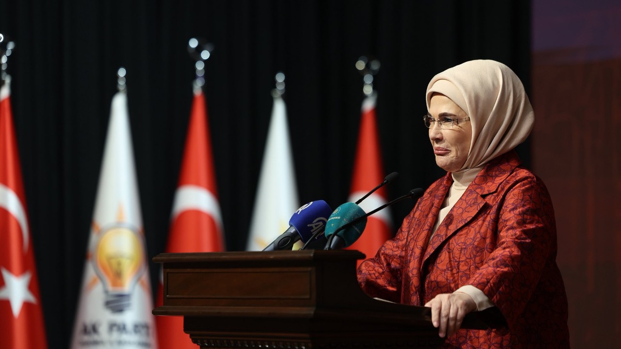 Emine Erdoğan'dan Deprem Bölgesindeki Gençlere Tebrik Mesajı