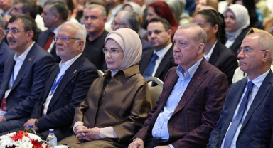 Emine Erdoğan: “Yeni Yol Haritasının Ülkemizin Geleceğine Katkı Sunmasını Temenni Ediyorum”