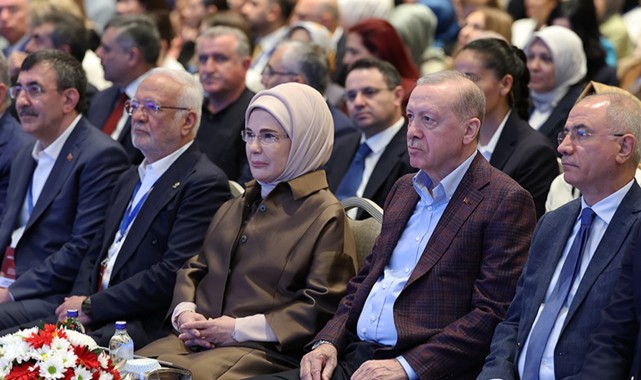 Emine Erdoğan: “Yeni Yol Haritasının Ülkemizin Geleceğine Katkı Sunmasını Temenni Ediyorum”