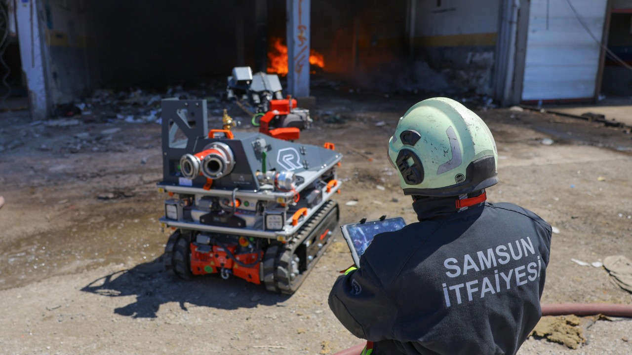 Samsun İtfaiyesi Yeni Araçlarla Güçleniyor: Yangın Söndürme Robotu Hizmete Alındı