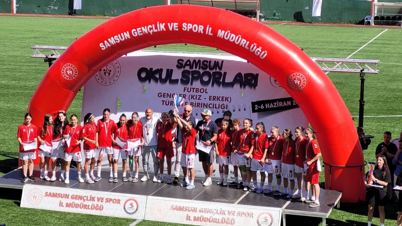 Samsunlu Kız Futbolcular Türkiye İkincisi Oldu