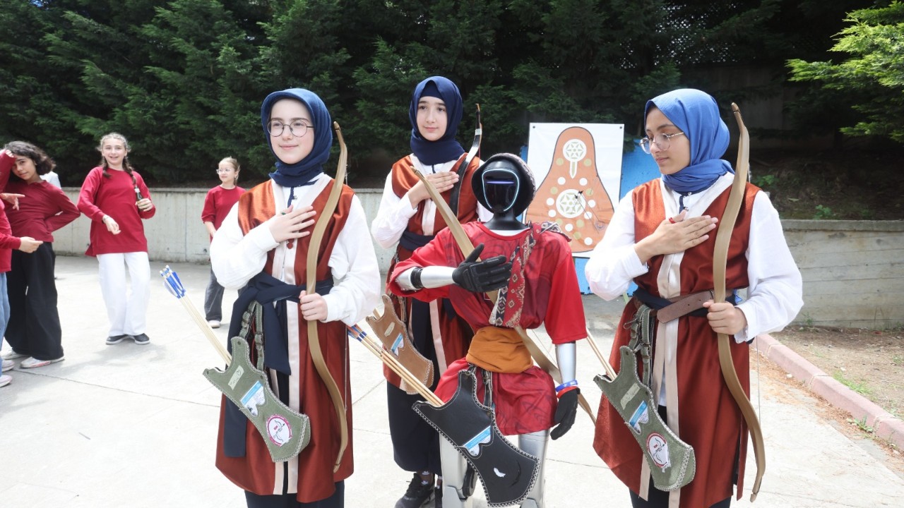 Türkiye'nin nüfusa kayıtlı robotu CANİKMAN Öğrencilerle Buluştu