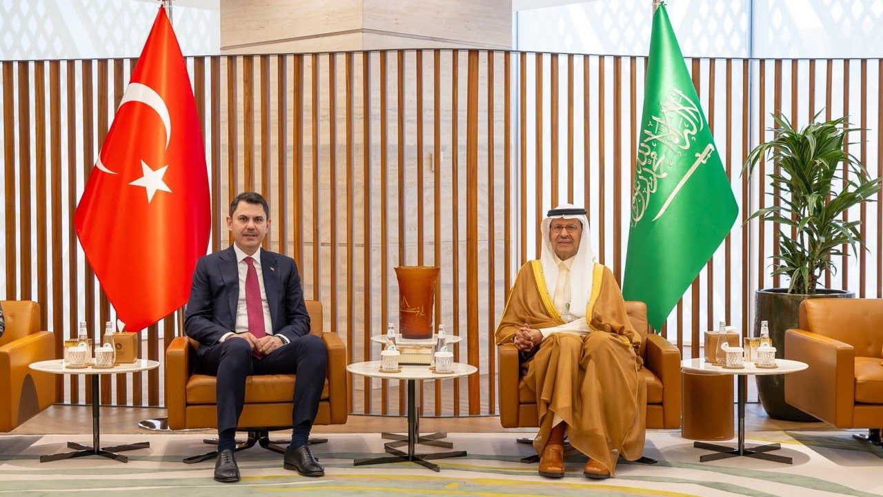 Bakan Murat Kurum, Suudi Arabistan'da Üst Düzey Temaslarda Bulundu