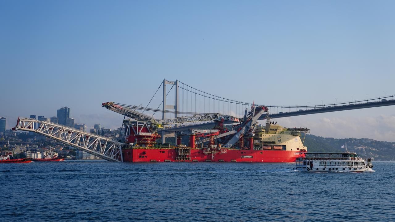 Doğal Gaz Boru Hattı Platformu İstanbul Boğazı'ndan Geçti