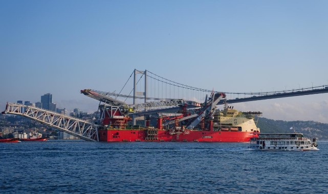 Doğal Gaz Boru Hattı Platformu İstanbul Boğazı'ndan Geçti