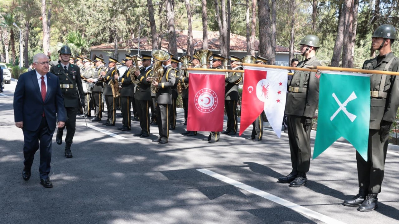 Milli Savunma Bakanı Güler, Kıbrıs Türk Barış Kuvvetleri Komutanlığını Ziyaret Etti