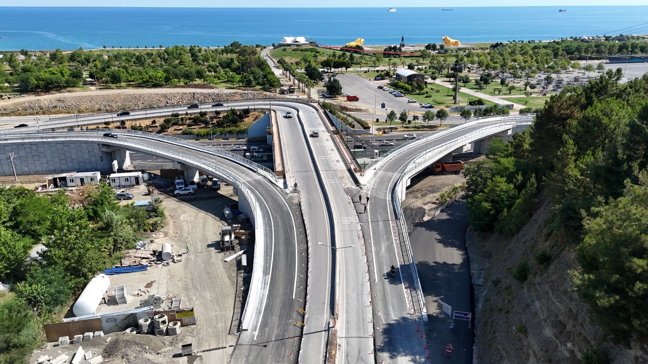 Samsun, Kenan Şara Köprülü Kavşağı'nda İki Yeni Bağlantı Yolu Trafiğe Açıldı